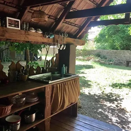 Batul Kert Campo de lujo Mencshely